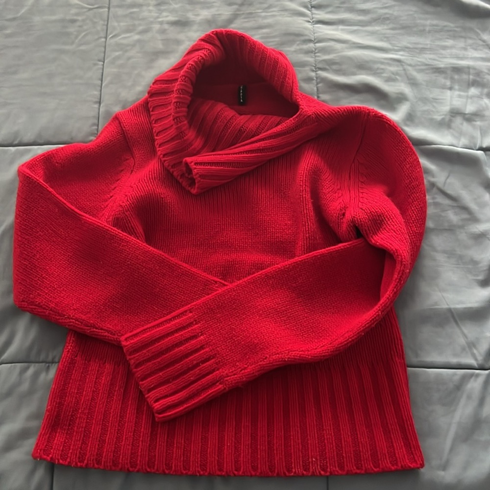 Red sweater🍒 - Picture 7 of 9